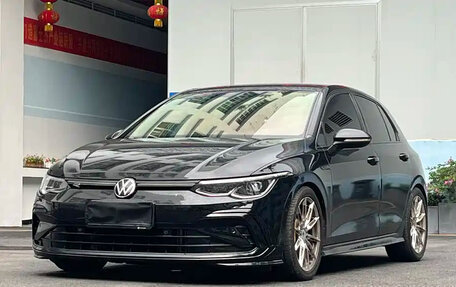 Volkswagen Golf VIII, 2023 год, 2 000 000 рублей, 1 фотография