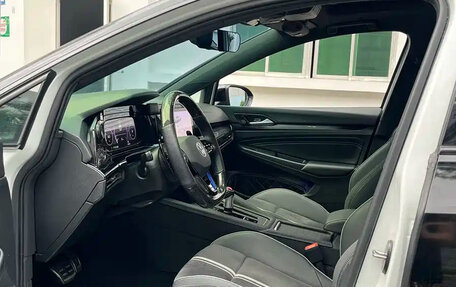 Volkswagen Golf VIII, 2023 год, 2 000 000 рублей, 9 фотография