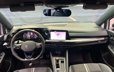 Volkswagen Golf VIII, 2023 год, 2 000 000 рублей, 13 фотография