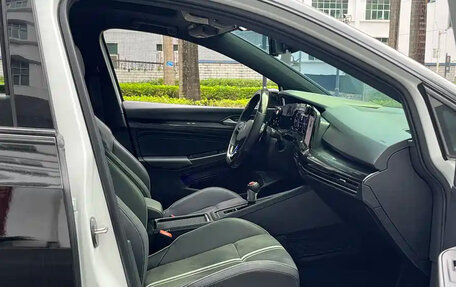 Volkswagen Golf VIII, 2023 год, 2 000 000 рублей, 14 фотография