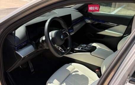 BMW 5 серия, 2025 год, 7 450 000 рублей, 6 фотография
