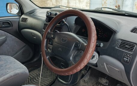 Toyota Raum I, 2002 год, 375 000 рублей, 10 фотография