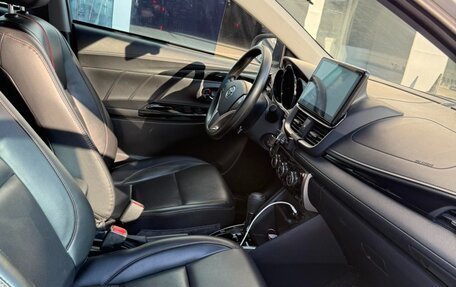 Toyota Yaris XP150 рестайлинг, 2022 год, 1 060 000 рублей, 8 фотография