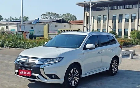 Mitsubishi Outlander III рестайлинг 3, 2022 год, 1 779 069 рублей, 1 фотография