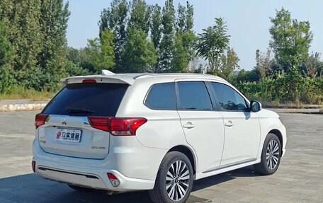 Mitsubishi Outlander III рестайлинг 3, 2022 год, 1 779 069 рублей, 4 фотография