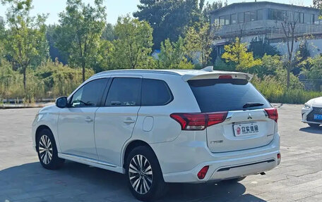 Mitsubishi Outlander III рестайлинг 3, 2022 год, 1 779 069 рублей, 6 фотография