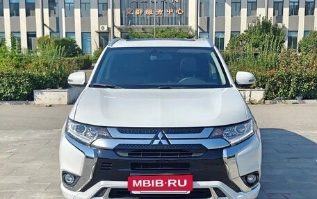 Mitsubishi Outlander III рестайлинг 3, 2022 год, 1 779 069 рублей, 2 фотография