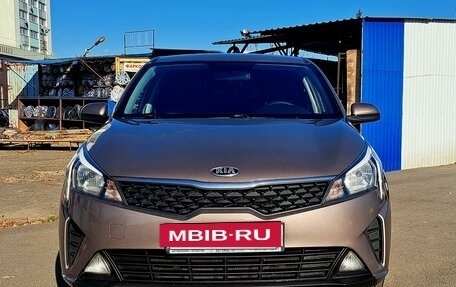 KIA Rio IV, 2021 год, 1 620 000 рублей, 4 фотография