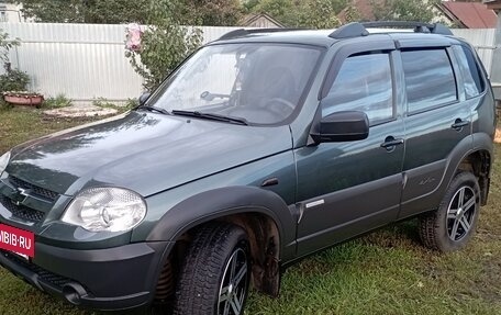 Chevrolet Niva I рестайлинг, 2011 год, 560 000 рублей, 3 фотография