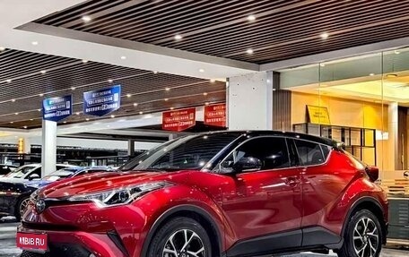 Toyota C-HR I рестайлинг, 2022 год, 1 733 000 рублей, 1 фотография
