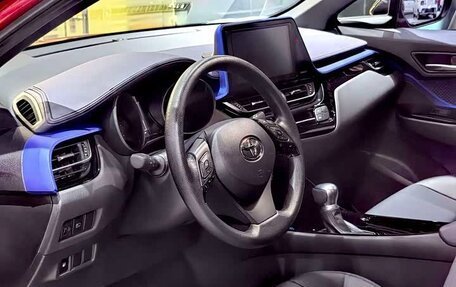 Toyota C-HR I рестайлинг, 2022 год, 1 733 000 рублей, 9 фотография