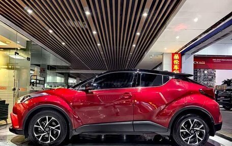 Toyota C-HR I рестайлинг, 2022 год, 1 733 000 рублей, 7 фотография