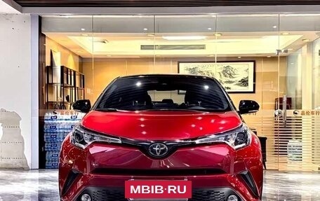 Toyota C-HR I рестайлинг, 2022 год, 1 733 000 рублей, 2 фотография