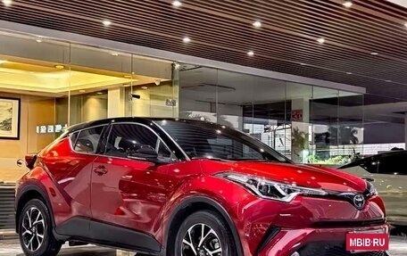 Toyota C-HR I рестайлинг, 2022 год, 1 733 000 рублей, 3 фотография