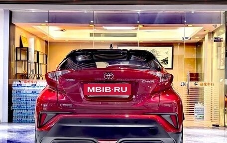 Toyota C-HR I рестайлинг, 2022 год, 1 733 000 рублей, 5 фотография
