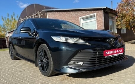 Toyota Camry, 2018 год, 3 070 000 рублей, 2 фотография