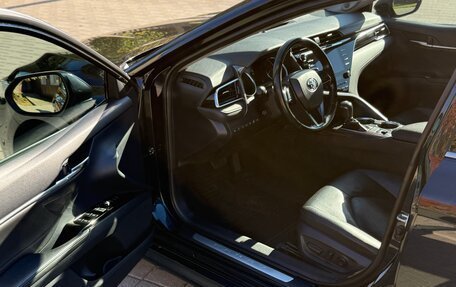 Toyota Camry, 2018 год, 3 070 000 рублей, 6 фотография