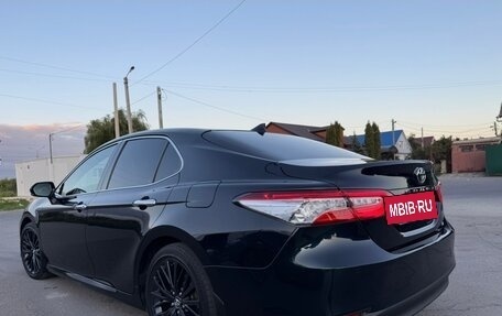 Toyota Camry, 2018 год, 3 070 000 рублей, 10 фотография