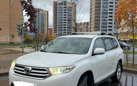 Toyota Highlander III, 2012 год, 2 050 000 рублей, 2 фотография