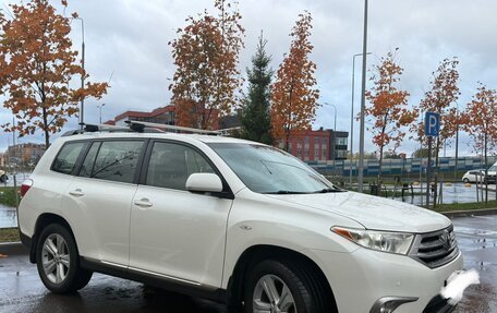 Toyota Highlander III, 2012 год, 2 050 000 рублей, 3 фотография