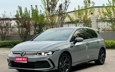 Volkswagen Golf VIII, 2023 год, 1 650 000 рублей, 1 фотография