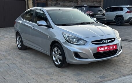 Hyundai Solaris II рестайлинг, 2011 год, 735 000 рублей, 4 фотография