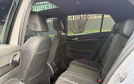 Volkswagen Golf VIII, 2023 год, 1 650 000 рублей, 19 фотография