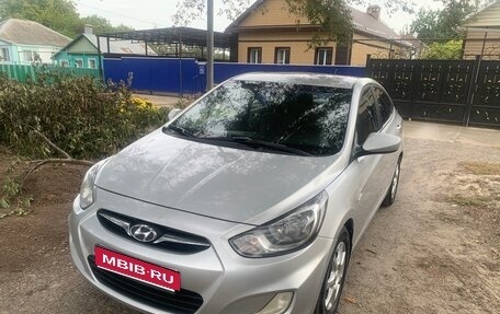 Hyundai Solaris II рестайлинг, 2011 год, 620 000 рублей, 1 фотография