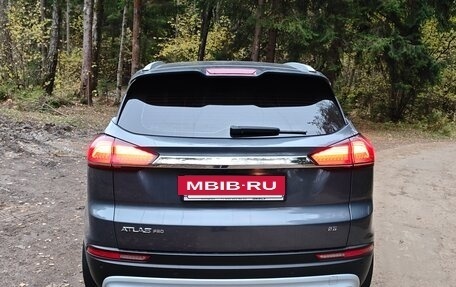 Geely Atlas, 2022 год, 1 650 000 рублей, 4 фотография