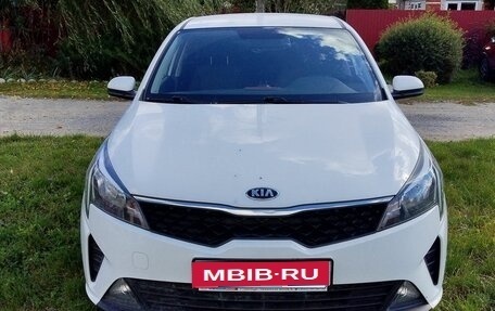 KIA Rio IV, 2021 год, 1 648 000 рублей, 1 фотография