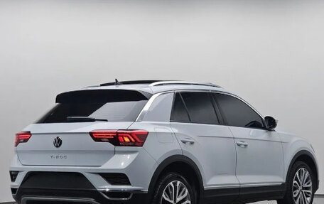 Volkswagen T-Roc I, 2021 год, 2 190 000 рублей, 3 фотография