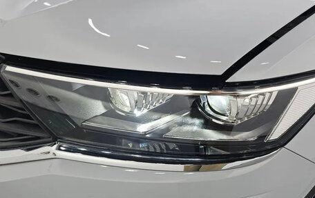 Volkswagen T-Roc I, 2021 год, 2 190 000 рублей, 13 фотография