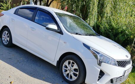 KIA Rio IV, 2021 год, 1 648 000 рублей, 2 фотография