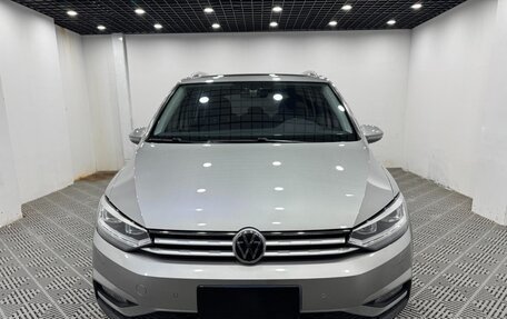 Volkswagen Touran III, 2022 год, 1 720 000 рублей, 2 фотография