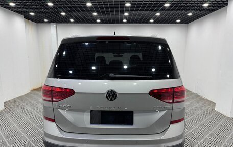 Volkswagen Touran III, 2022 год, 1 720 000 рублей, 5 фотография