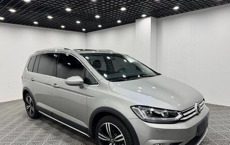 Volkswagen Touran III, 2022 год, 1 720 000 рублей, 3 фотография