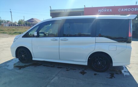 Honda Stepwgn IV, 2017 год, 2 050 000 рублей, 2 фотография