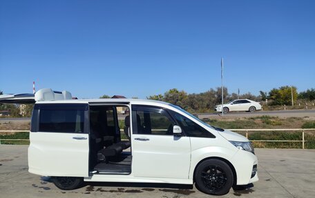 Honda Stepwgn IV, 2017 год, 2 050 000 рублей, 13 фотография