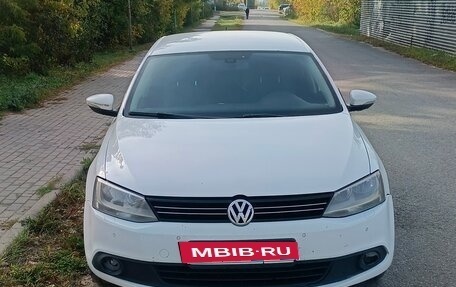 Volkswagen Jetta VI, 2011 год, 700 000 рублей, 2 фотография
