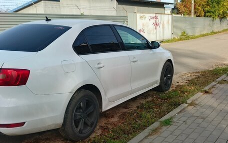 Volkswagen Jetta VI, 2011 год, 700 000 рублей, 3 фотография