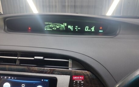 Toyota Prius, 2014 год, 1 630 000 рублей, 8 фотография