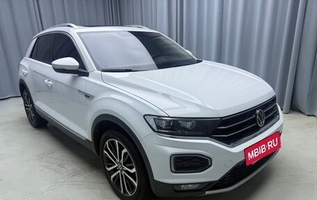 Volkswagen T-Roc I, 2022 год, 1 796 084 рублей, 3 фотография