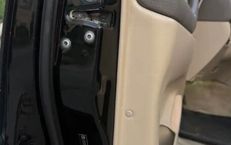 Toyota Land Cruiser 100 рестайлинг 2, 2006 год, 2 250 000 рублей, 13 фотография