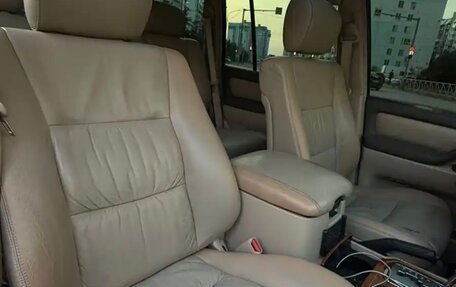 Toyota Land Cruiser 100 рестайлинг 2, 2006 год, 2 250 000 рублей, 21 фотография
