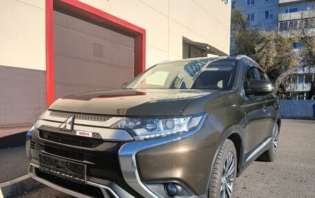 Mitsubishi Outlander III рестайлинг 3, 2019 год, 2 159 000 рублей, 2 фотография
