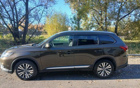Mitsubishi Outlander III рестайлинг 3, 2019 год, 2 159 000 рублей, 7 фотография