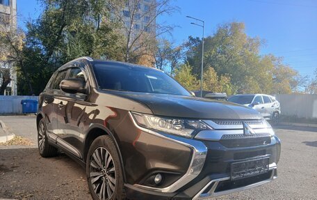 Mitsubishi Outlander III рестайлинг 3, 2019 год, 2 159 000 рублей, 3 фотография