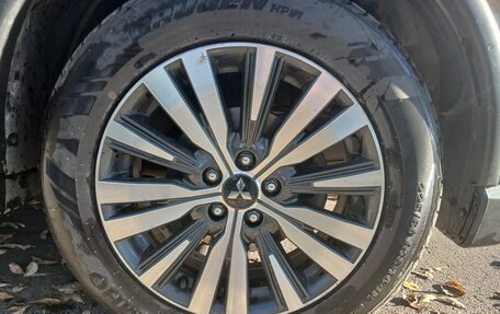 Mitsubishi Outlander III рестайлинг 3, 2019 год, 2 159 000 рублей, 9 фотография