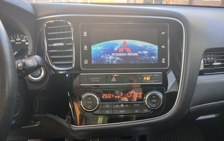 Mitsubishi Outlander III рестайлинг 3, 2019 год, 2 159 000 рублей, 13 фотография