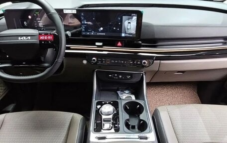 KIA Carnival, 2025 год, 6 215 097 рублей, 6 фотография
